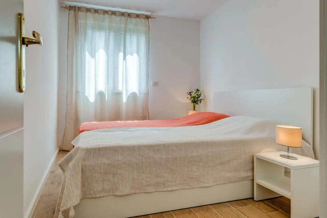 Beach House Lana Slatine 0*,  Kroatien